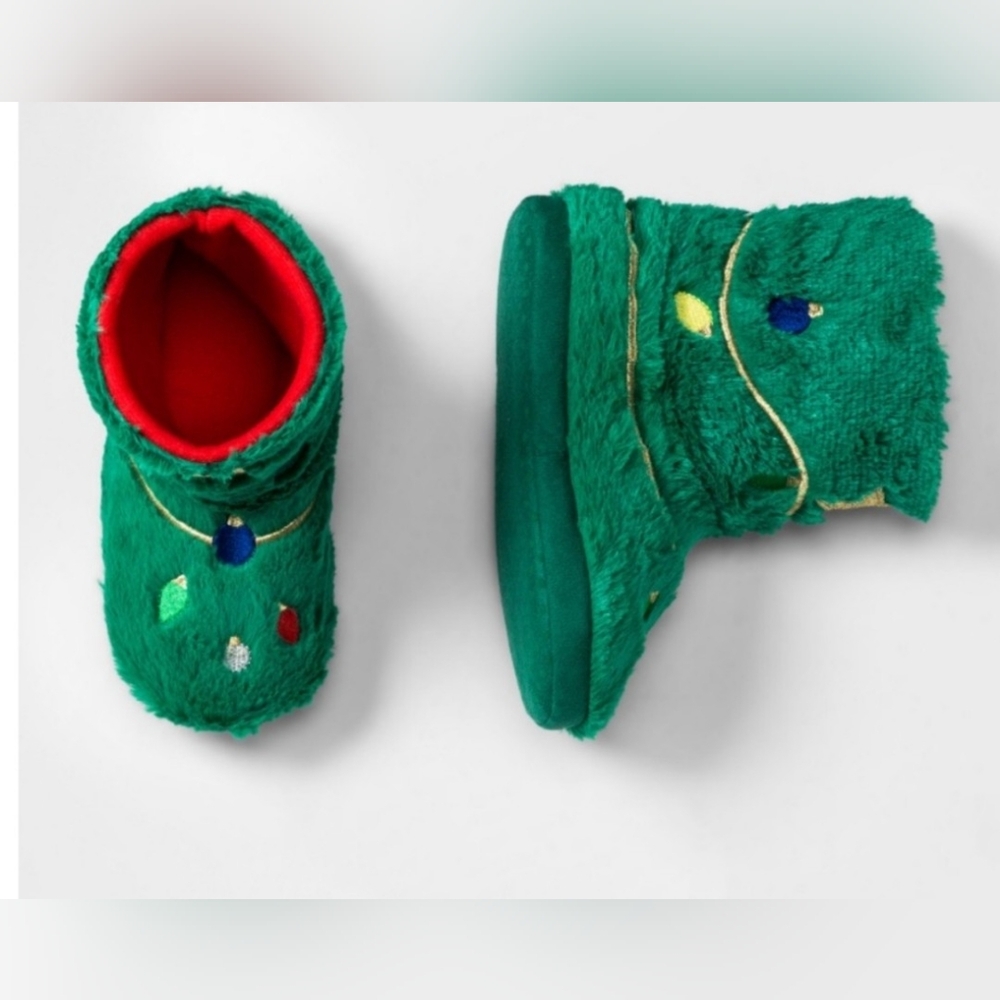 Cat & Jack Kids Christmas Tree Slipper Boots - Medium (2/3)